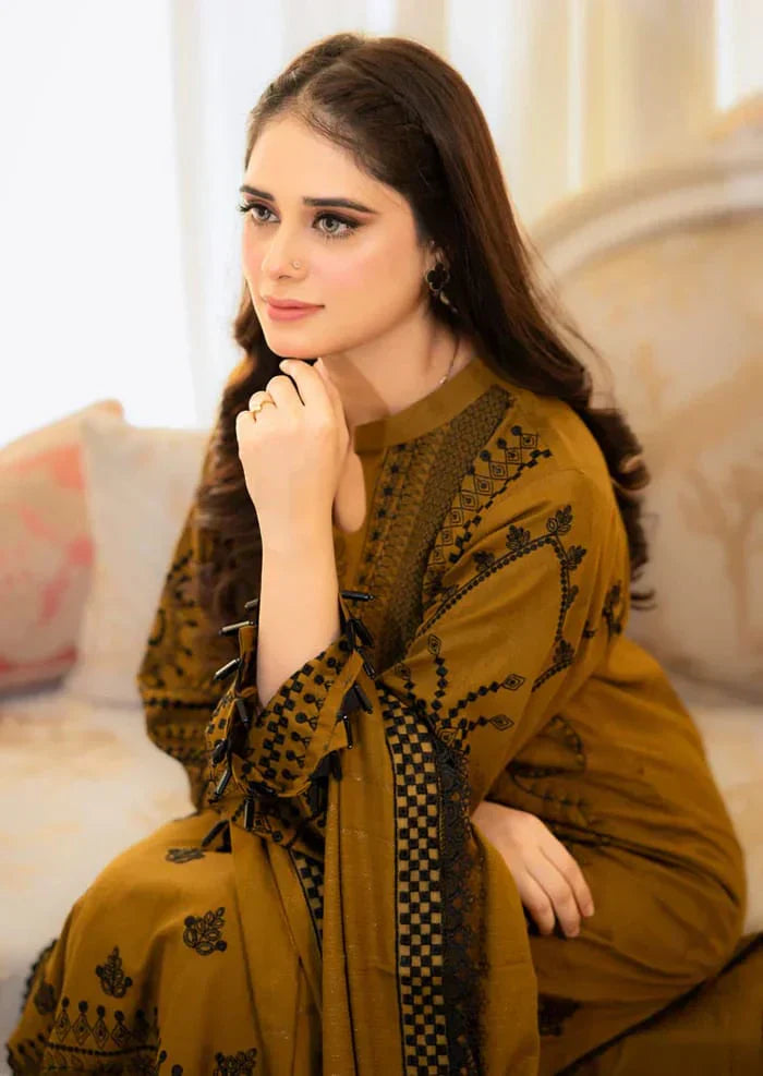 Unstitched Winter Dhanak 3Pc Embroidered